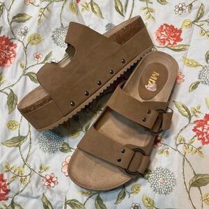 MIA Qianna Flatform Sandal